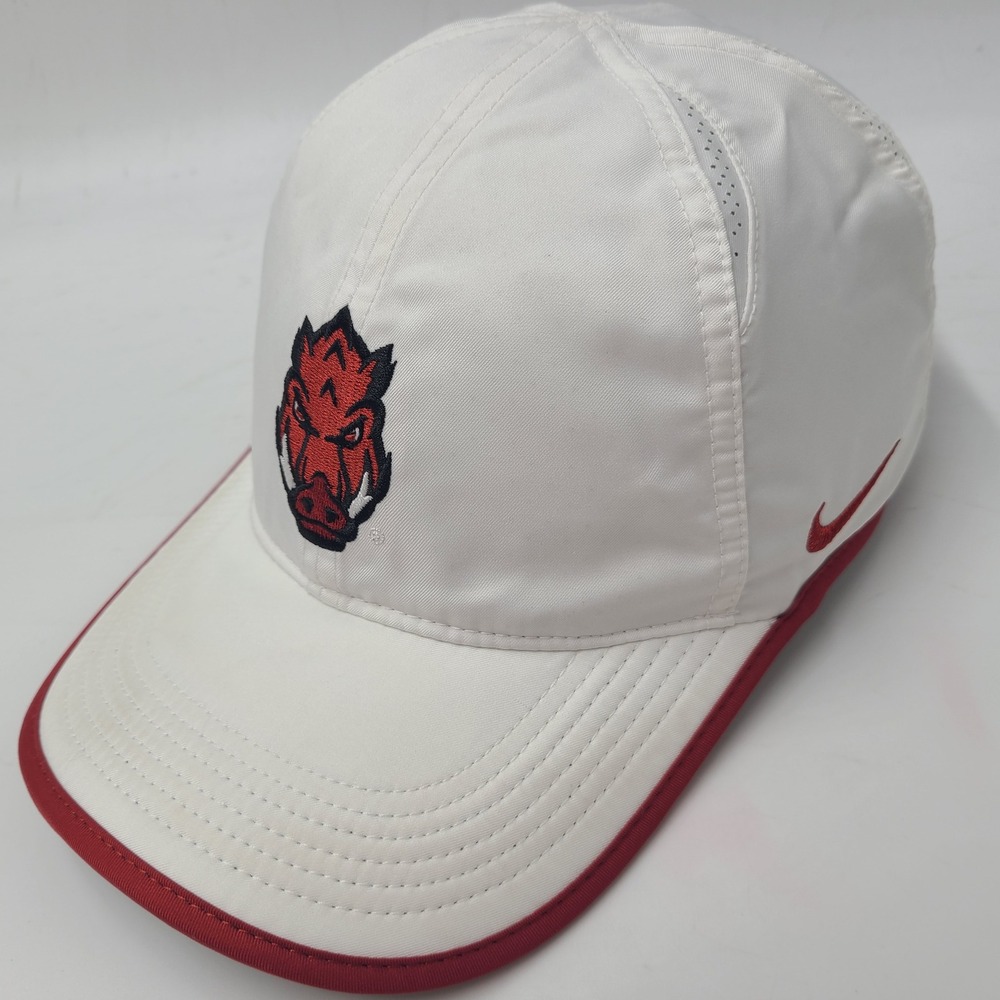 Arkansas Razorbacks Hat Adjustable Nike White Red NCAA Featherlight Dri-Fit Men